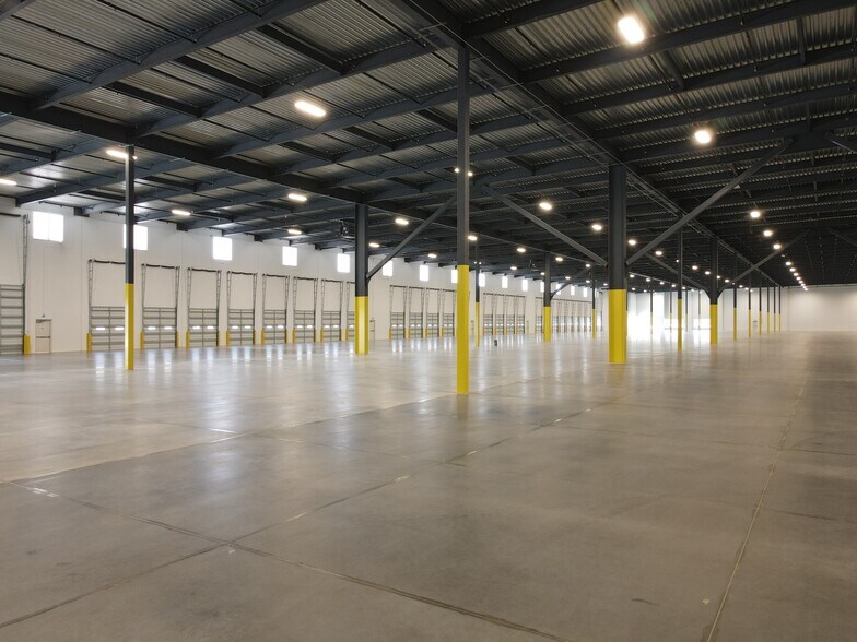 More Photos Of 8726 Fairbanks N Houston, Houston Distribution For Lease