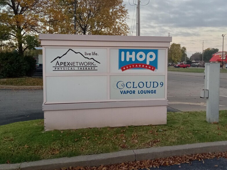 More Photos Of 1126-1144 Vaughn Rd, Wood River Unknown For Lease