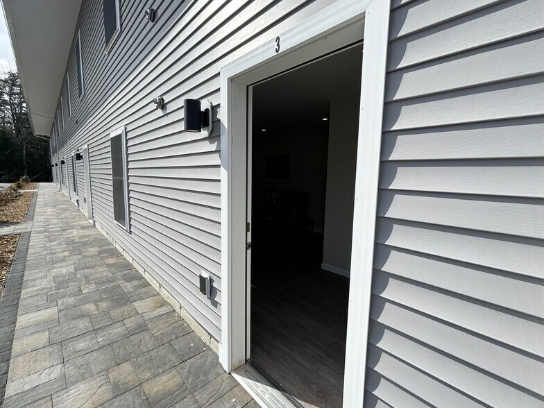 More Photos Of 6 Oxbow Pond Rd, Canterbury Flex For Lease