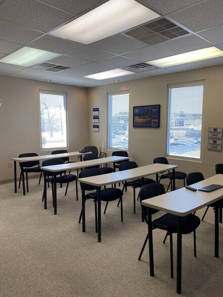 More Photos Of 2901 Breezewood Ave, Fayetteville Office For Lease