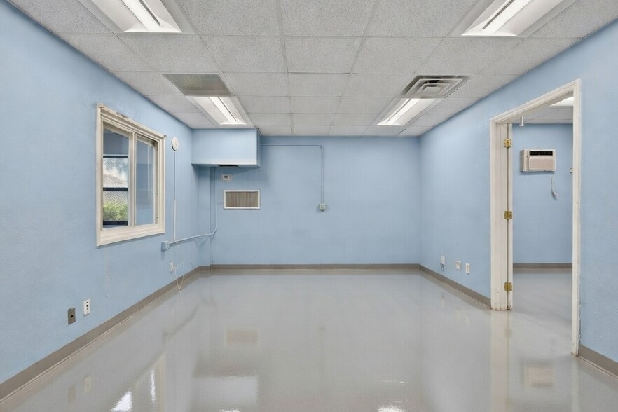 More Photos Of 1500 N Powerline Rd, Pompano Beach Warehouse For Lease