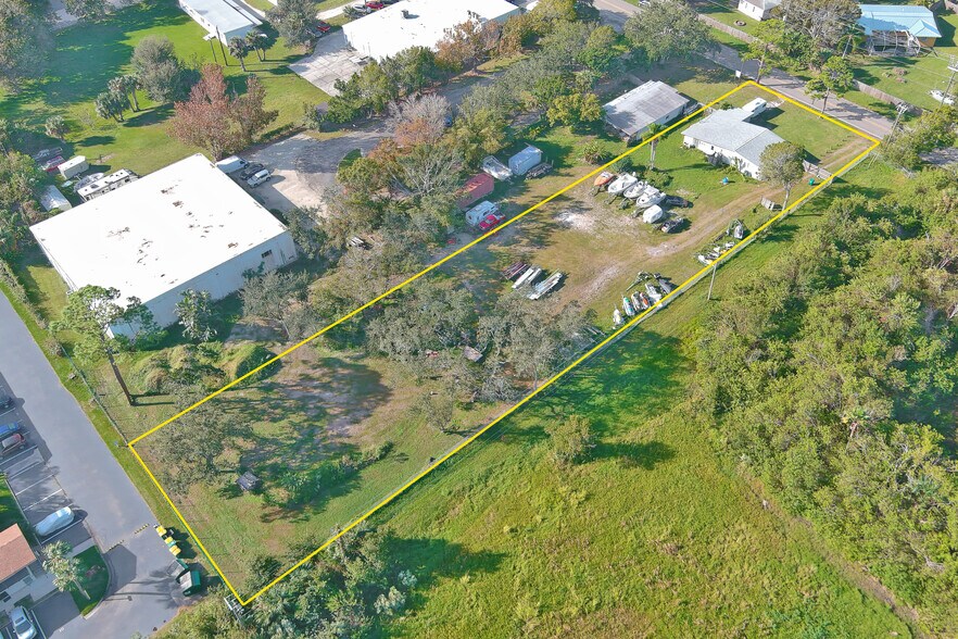 More Photos Of 420 S Plumosa St, Merritt Island General Retail For Sale