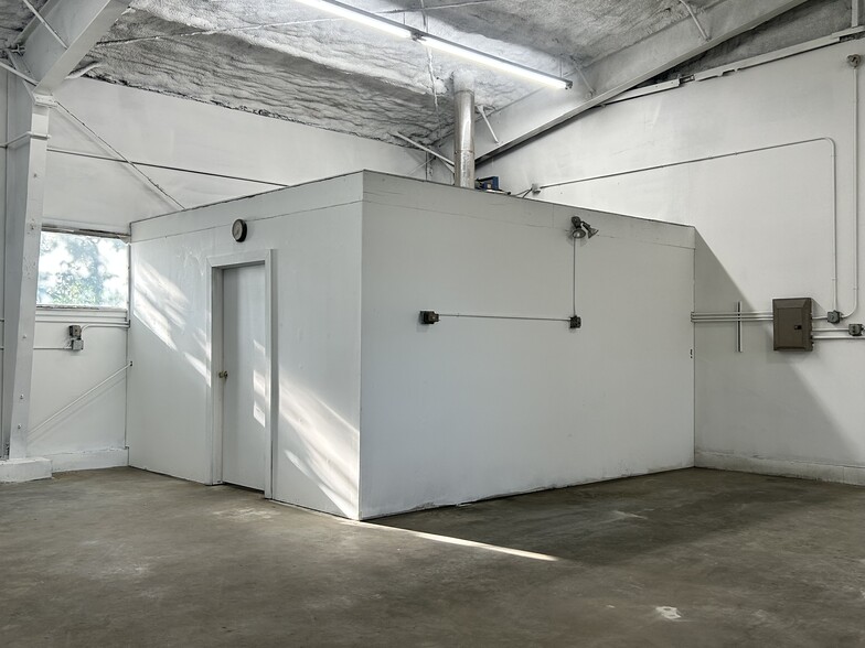 More Photos Of 2431 Hill Rd, Fairbanks Industrial For Sale