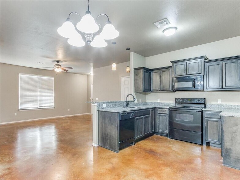 More Photos Of 810 Aspen Dr, Kingfisher Apartments For Sale