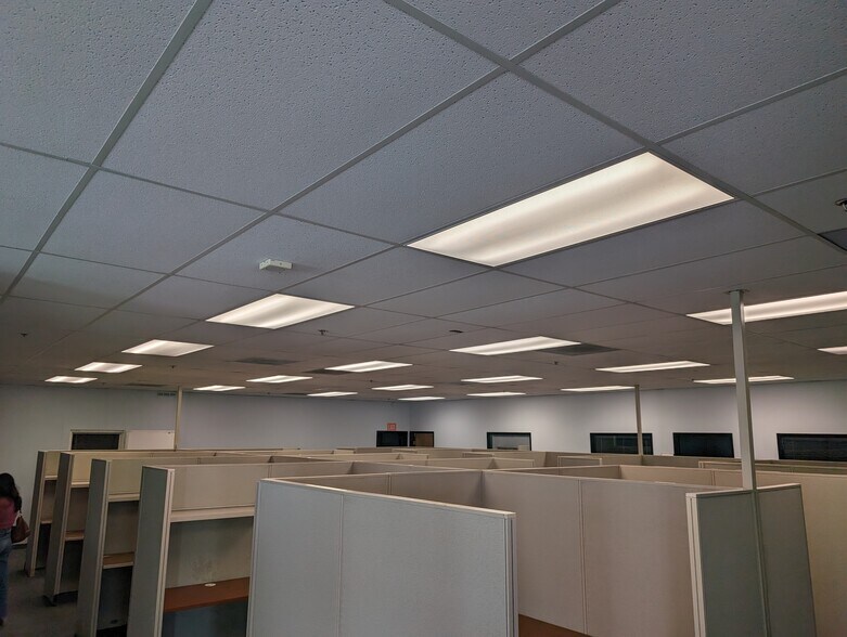 More Photos Of 200-240 W 5th St, Oxnard Unknown For Lease