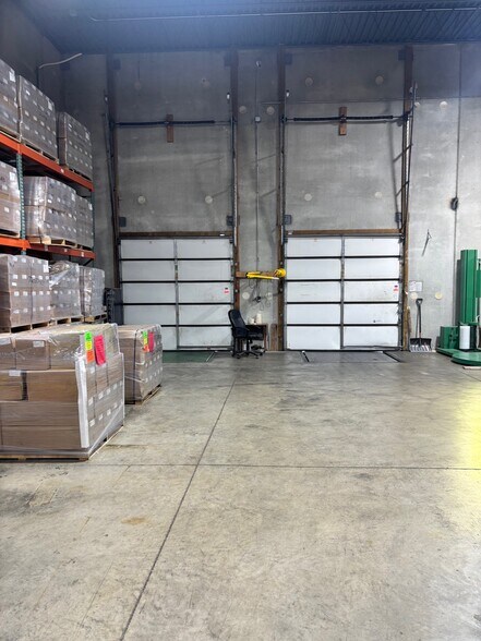 More Photos Of 1275 Kyle Ct, Wauconda Distribution For Lease