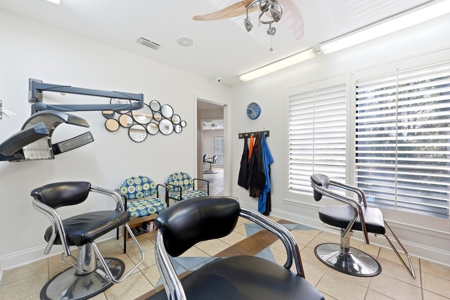 More Photos Of 3683 Crown Point Rd, Jacksonville Storefront Retail Office For Sale