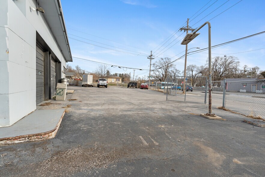 More Photos Of 4200 Redman Ave, Omaha Auto Repair For Sale