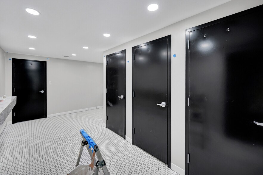 More Photos Of 602 N Baird St, Midland Office For Lease