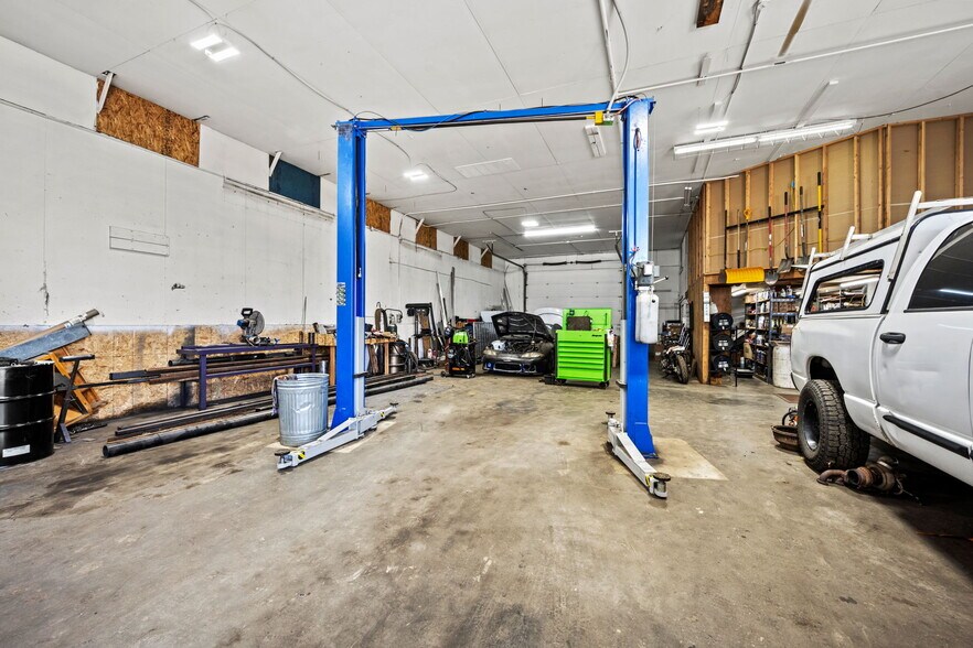 More Photos Of 9719 W F St, Worley Manufacturing For Sale