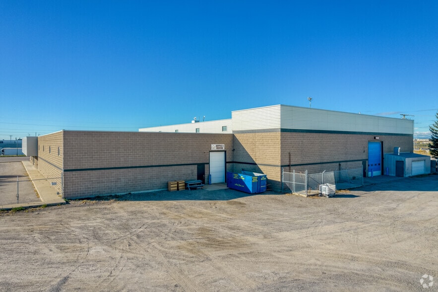 More Photos Of 2322 49th Ave SE, Calgary Warehouse For Lease