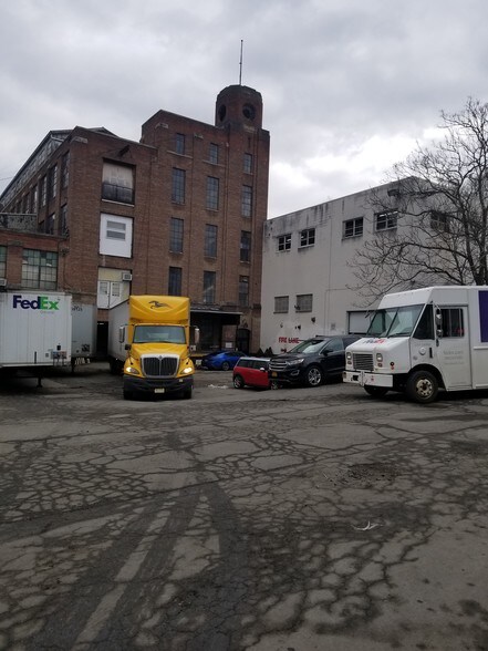 More Photos Of 2 Mill St, Cornwall Warehouse For Lease