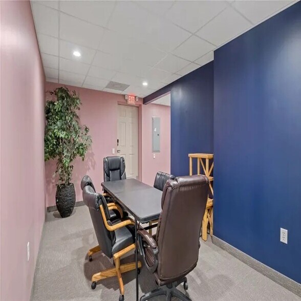 More Photos Of 596 E Main St, Batavia Freestanding For Lease