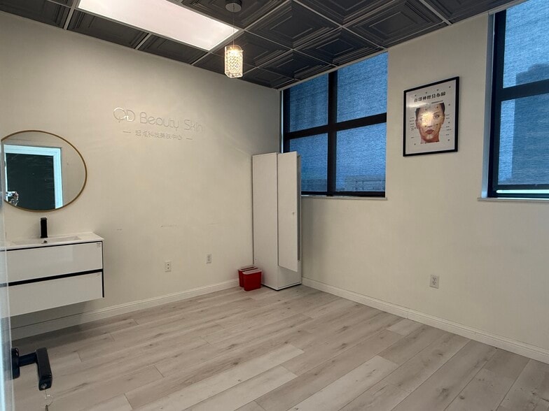 More Photos Of 9889 Bellaire Blvd, Houston General Retail For Sale