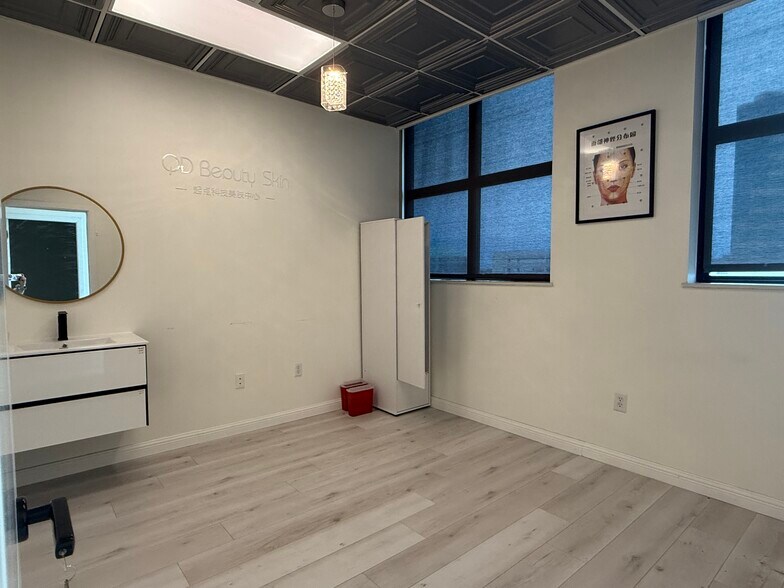 More Photos Of 9889 Bellaire Blvd, Houston General Retail For Sale