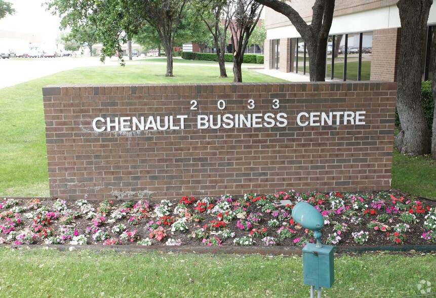 More Photos Of 2033 Chenault Dr, Carrollton Light Manufacturing For Lease
