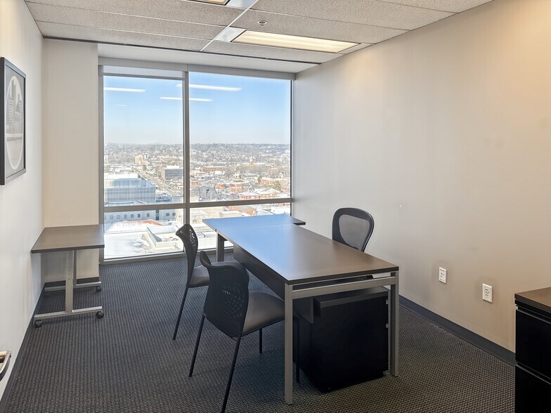 More Photos Of 400 W Capitol Ave, Little Rock Coworking Space