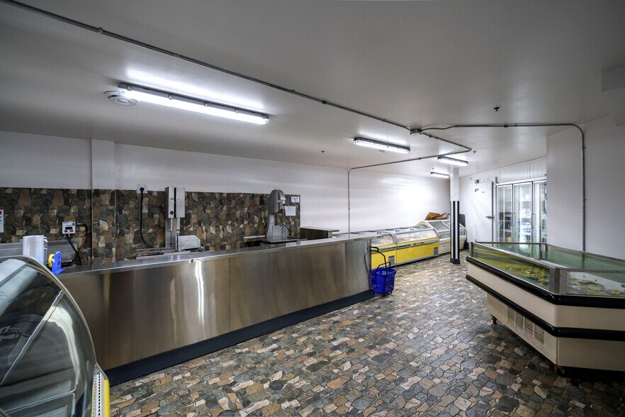 More Photos Of 12070 88 Ave, Surrey Storefront For Sale