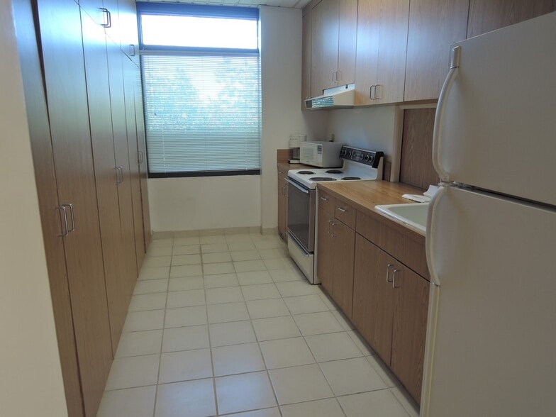 More Photos Of 15721 S Western Ave, Gardena Office For Sale