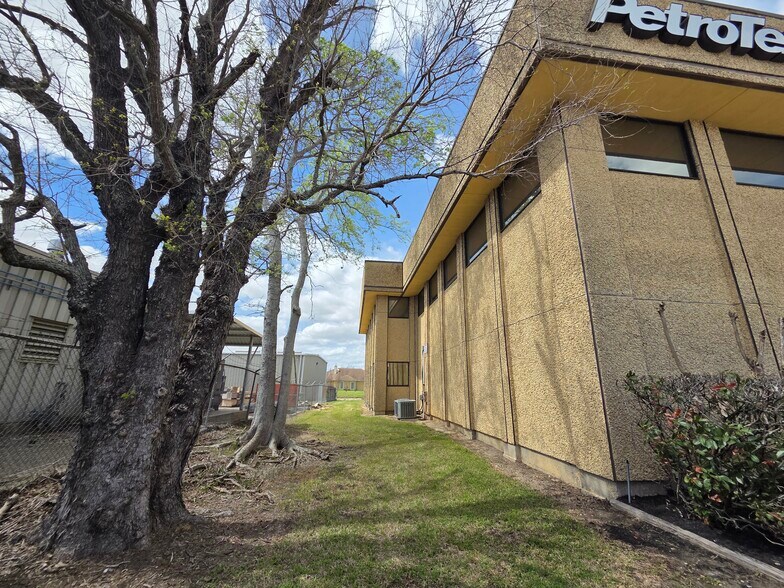 More Photos Of 1844 & 1846 Interstate 10 S, Beaumont Medical For Sale