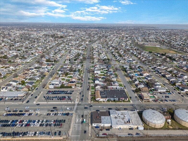 More Photos Of 3180 Lawson Blvd, Oceanside Storefront For Sale