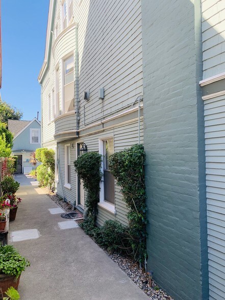 More Photos Of 1033 Magnolia St, Oakland Apartments For Sale