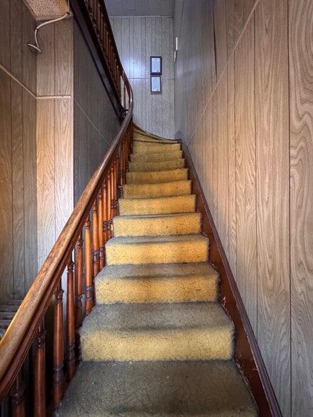 More Photos Of 572 2nd Ave, Troy Restaurant For Sale