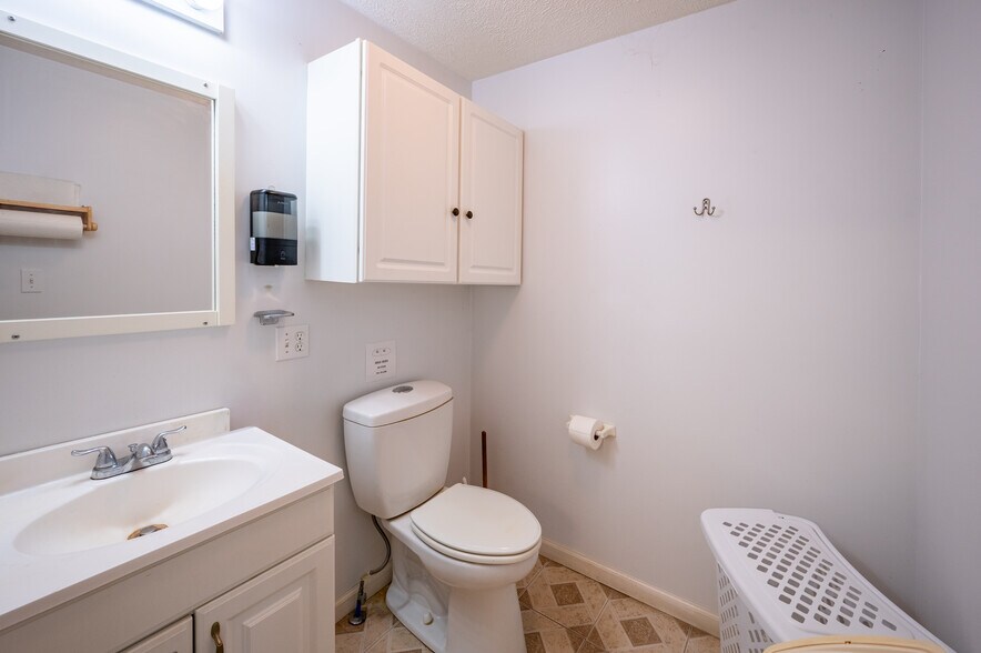 More Photos Of 2815 Grand Central Ave, Vienna General Retail For Sale