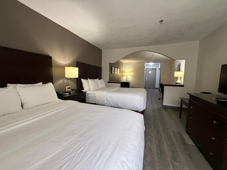More Photos Of 2621 N Columbia St, Milledgeville Hotel For Sale