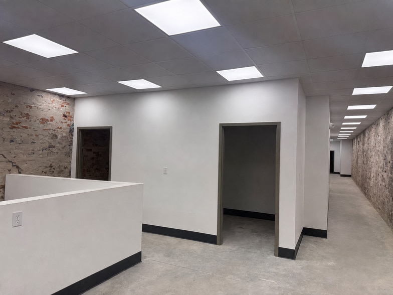 More Photos Of 541 Main St, Shelbyville Restaurant For Lease