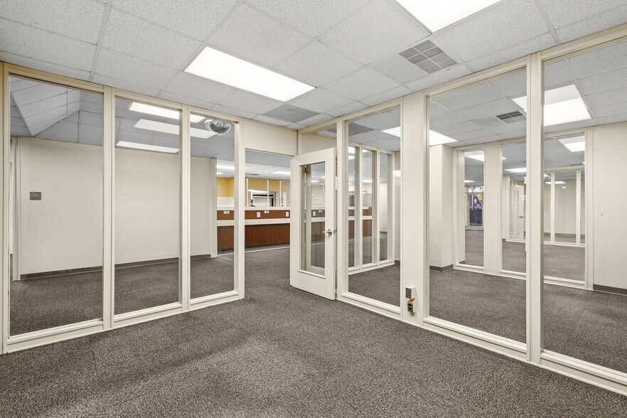 More Photos Of 704 N Cannon Blvd, Kannapolis Bank For Lease