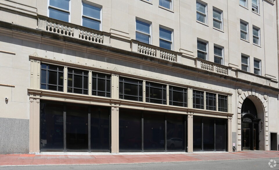 More Photos Of 837 Gravier St, New Orleans Apartments For Lease