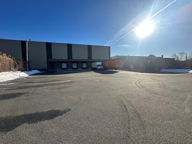 More Photos Of 24-28 Gaylord St, South Hadley Manufacturing For Sale