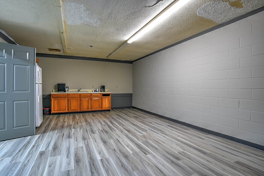 More Photos Of 2514 Old Lewis Rd, Johnson City Warehouse For Lease