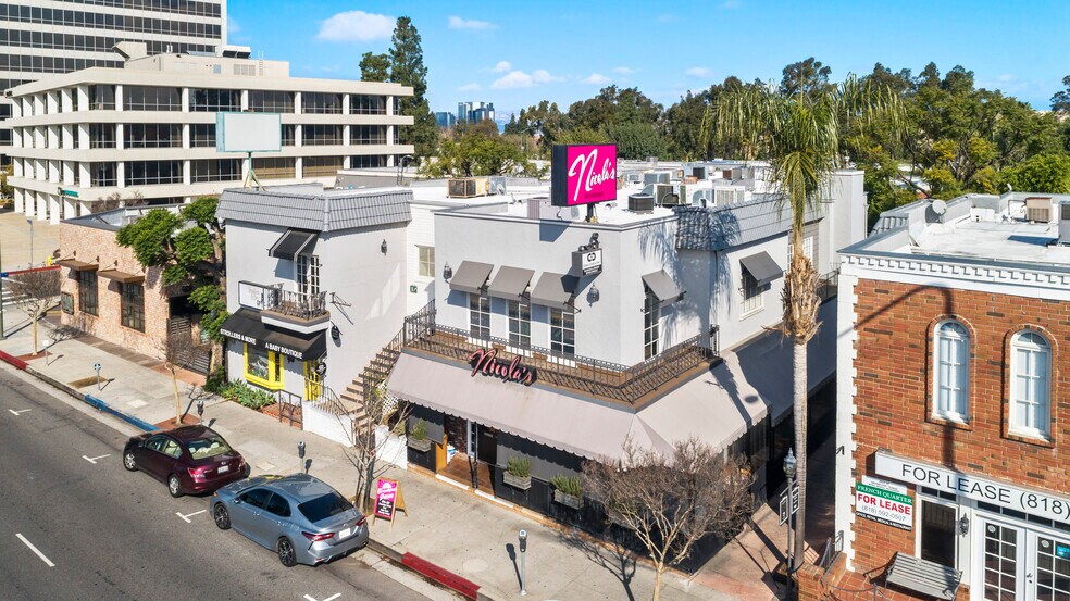 Primary Photo Of 20969 Ventura Blvd, Woodland Hills Restaurant For Lease