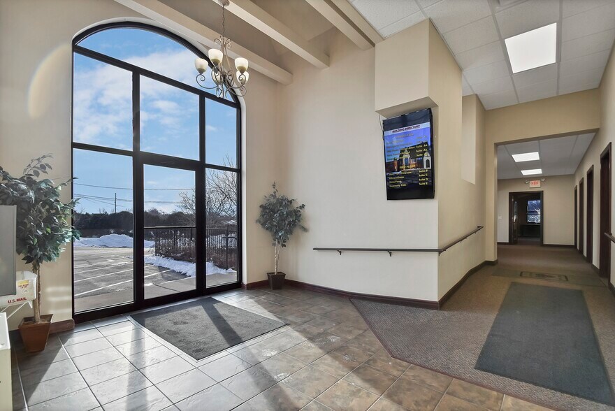 More Photos Of 435 N Broadway St, De Pere Medical For Lease