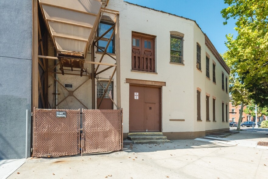 More Photos Of 54 Franklin St, Brooklyn Apartments For Sale