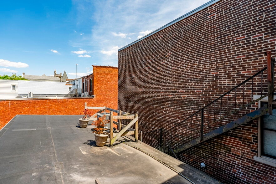 More Photos Of 305 N Queen St, Lancaster Storefront Retail Residential For Sale
