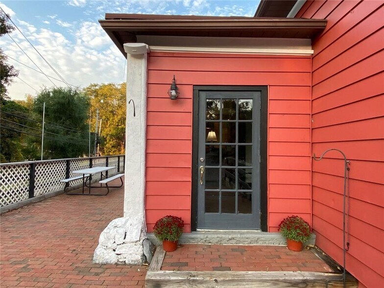 More Photos Of 276 Watch Hill Rd, Cortlandt Manor Restaurant For Lease