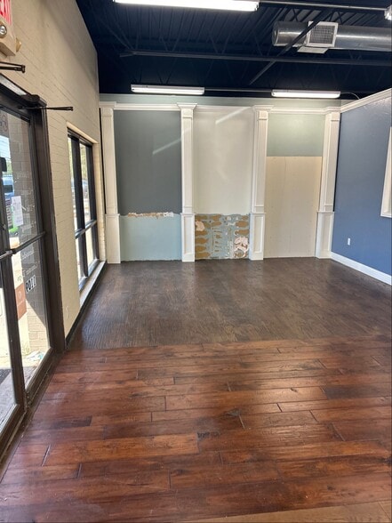 More Photos Of 1109 Dallas Dr, Denton General Retail For Lease
