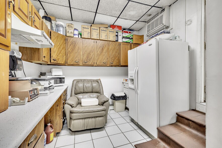 More Photos Of 2879 Fairfield Ave, Bridgeport General Retail For Sale