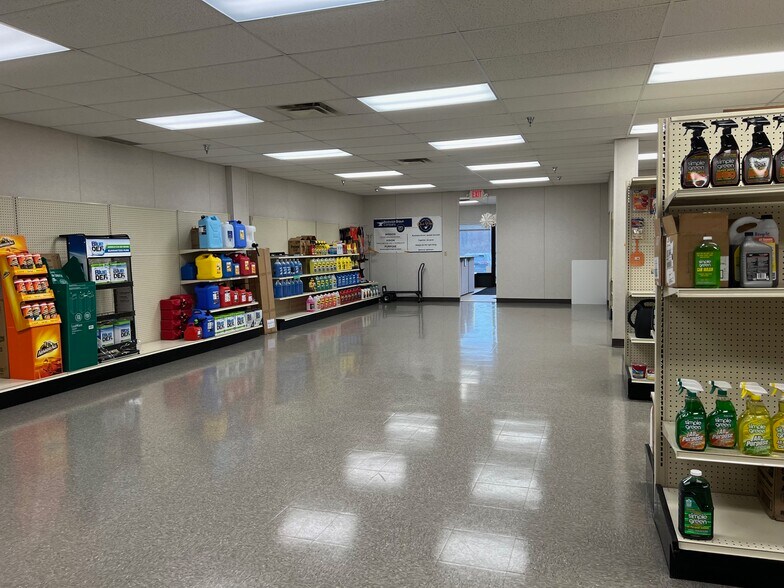 More Photos Of 1036-1062 Corporate Ln, Export Storefront Retail Office For Lease