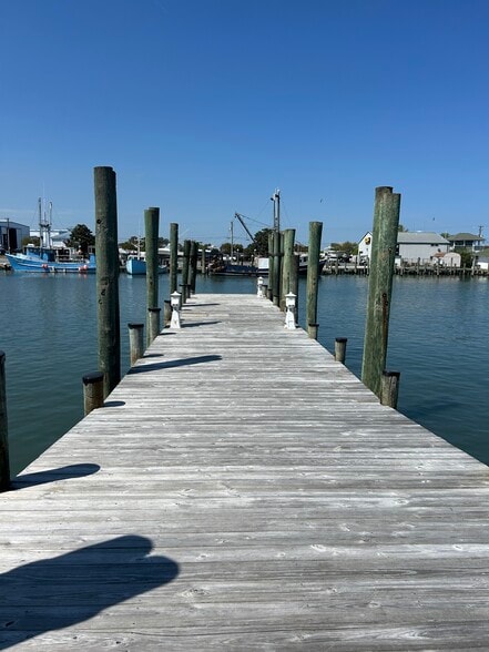 More Photos Of 12907 Harbor Rd, Ocean City Marina For Sale