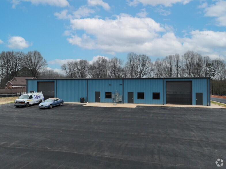 More Photos Of 2078 Statesville Hwy, Mooresville Warehouse For Lease