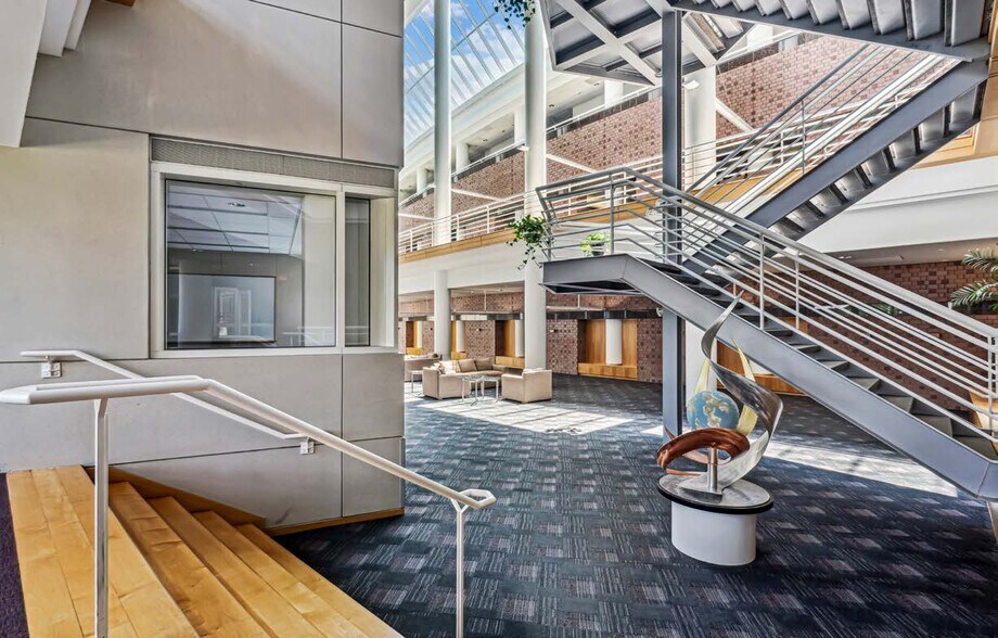 More Photos Of 400 Arcola Rd, Collegeville Office For Sale