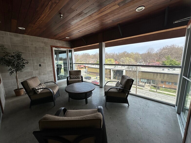 More Photos Of 601 E 63rd St, Kansas City Office For Lease