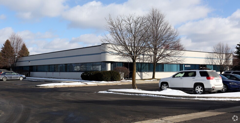 More Photos Of 5402 Gateway Ctr, Flint Office For Lease