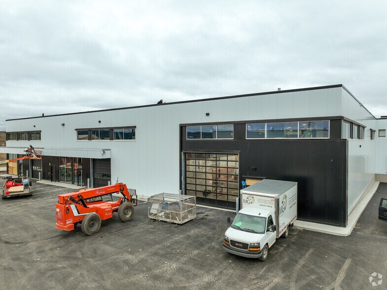 Primary Photo Of 510 Rue Margaret-Fraser, Québec Manufacturing For Lease