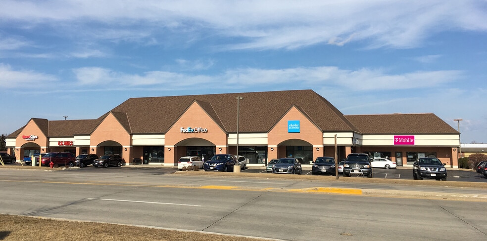 Primary Photo Of W182N9606 Appleton Ave, Germantown Storefront For Lease