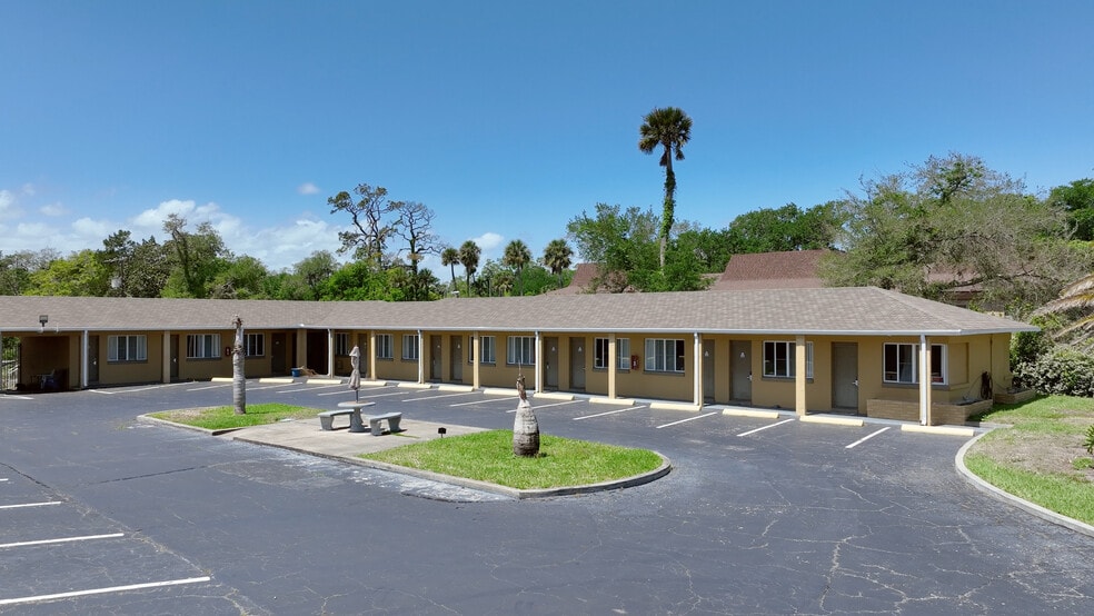 Primary Photo Of 640 S Ridgewood Ave, Daytona Beach Hotel For Sale